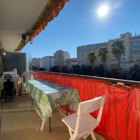 2 Facing South 300m From The Croisette Live In Le Bosquet كان